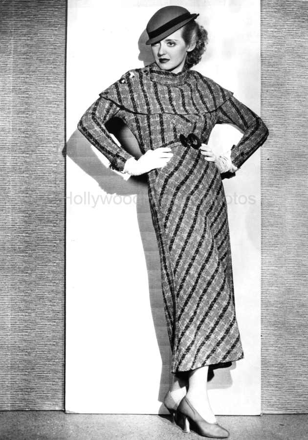 Bette Davis 1933 Fashion shoot wm.jpg